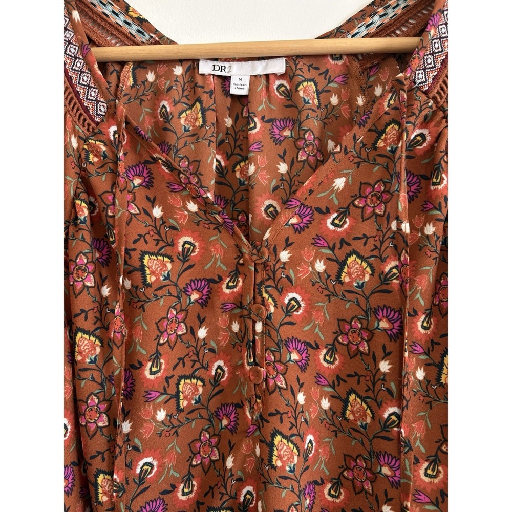 DR2 by Daniel Rainn Boho Floral Tassel Blouse M Short Sleeve Rust Pink Peasant - Picture 4 of 10